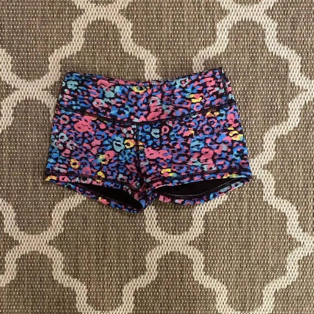 FLEO Miami leopard shorts women’s size small
